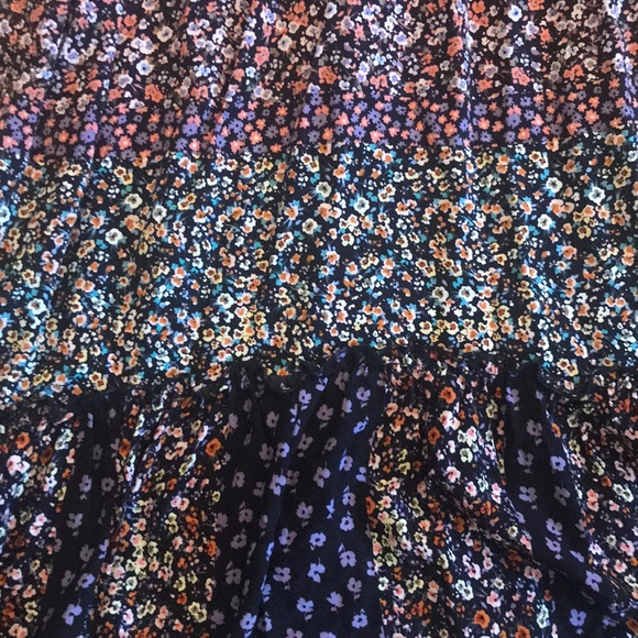 Flowy sundress with buttons and flowers - Picture 2 of 3